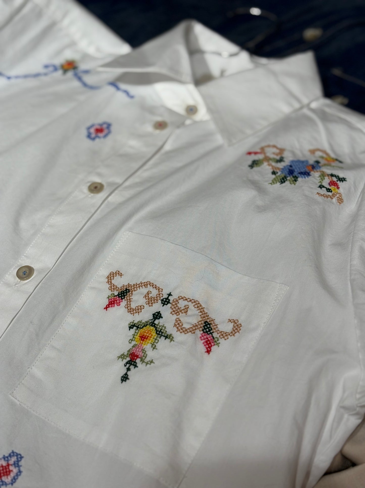 Camicia in cotone con ricamo punto croce / 19.70
