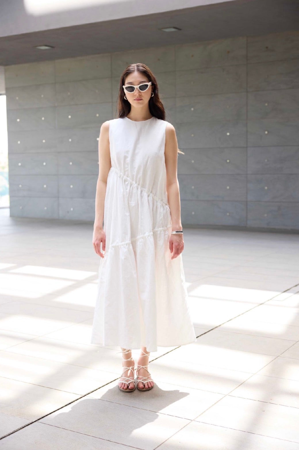 Abito in cotone con coulisse diagonale / ELEH