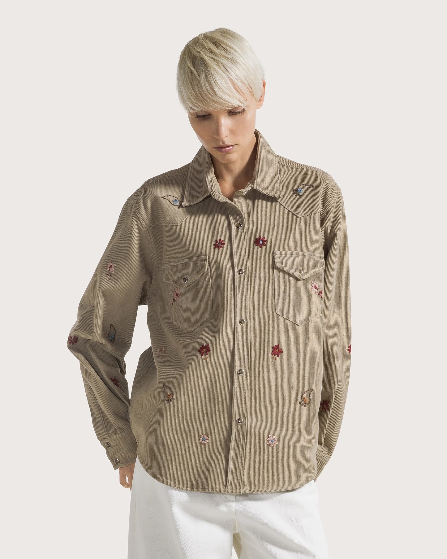 Camicia in velluto millerighe ricamata