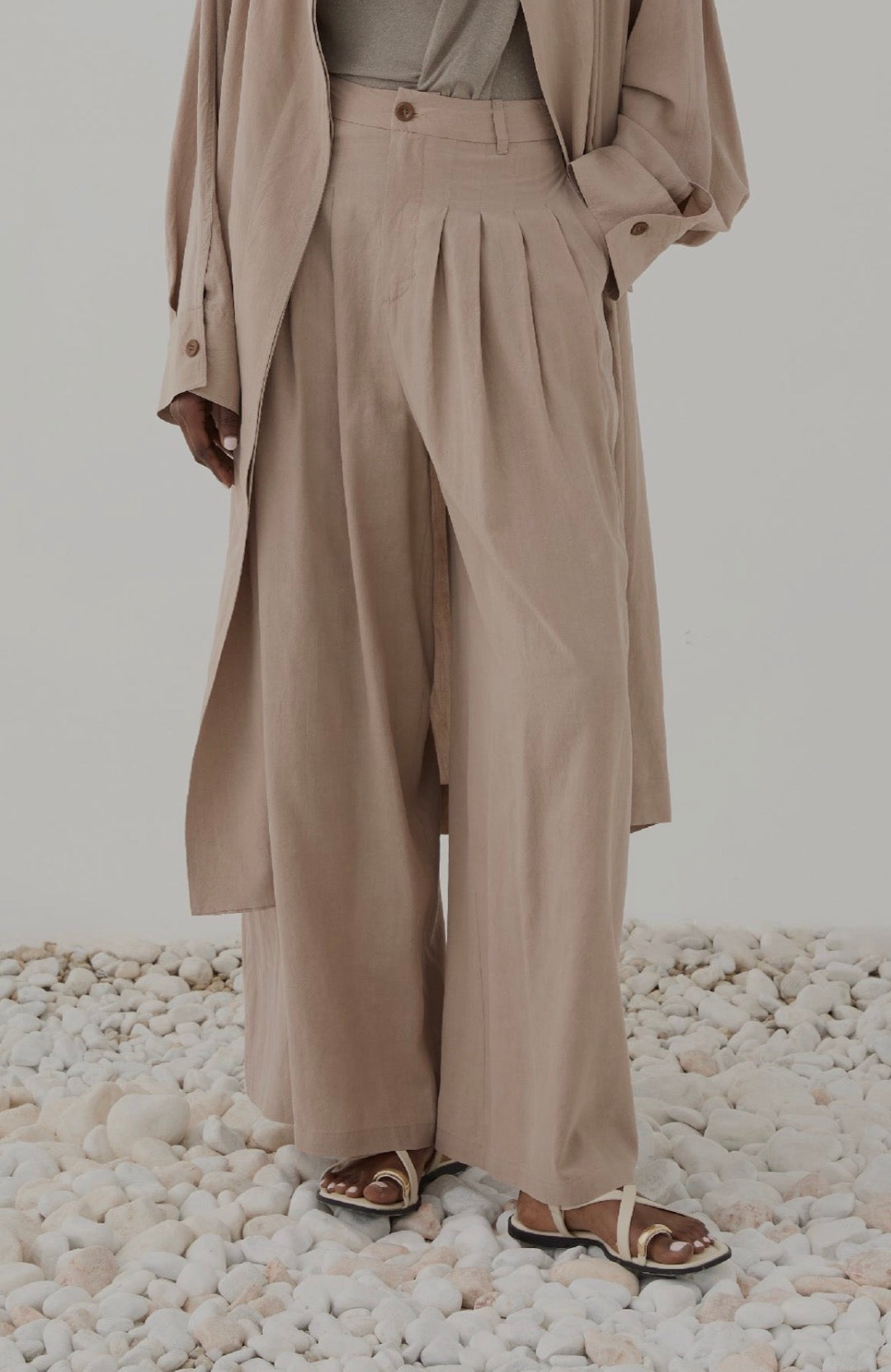 Pantalone ampio con pince / ELEH