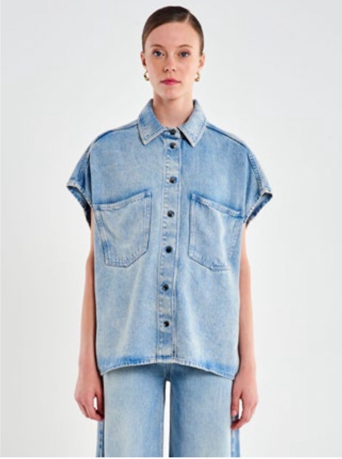 Camicia smanicata effetto denim / SoloTre