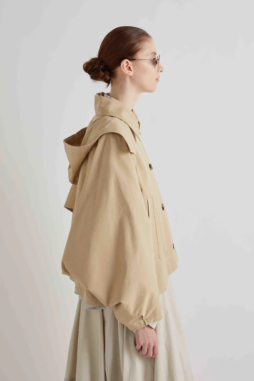 Trench corto con cappuccio staccabile / MeiMeij