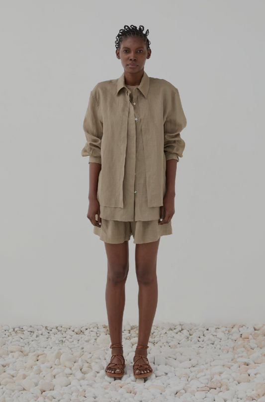 Camicia in ramié sovrapposta sul davanti / ELEH