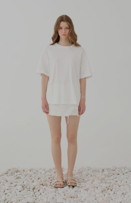 T-Shirt bianca con fiocco sul retro / ELEH